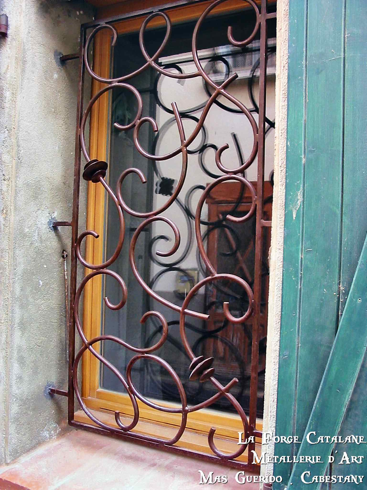 grille décorative protection volute ronde fer rond fer Forge Catalane Cabestany 2.jpg